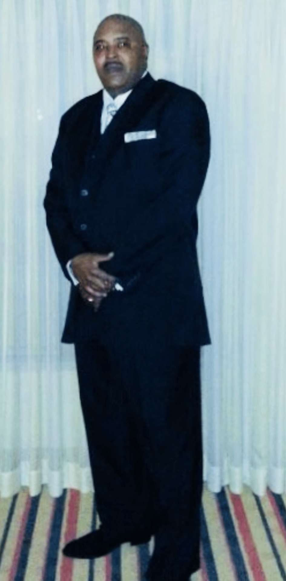 Lamont R Graves